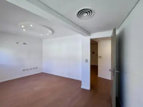 Oficina con Cochera en venta en Lourdes de piso exclusivo con posesion inmediata