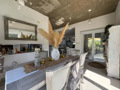 VENTA CASA 5 AMB - PILETA BARRIO BARBARITAS HIDROM