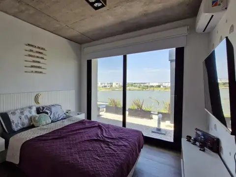 Casa en Alquiler con 4 cocheras