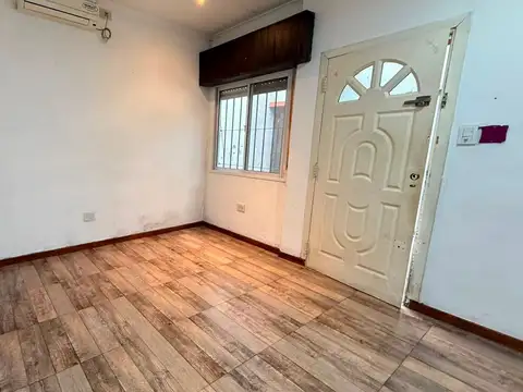 Depto Tipo Casa 4 ambientes con 2 baños