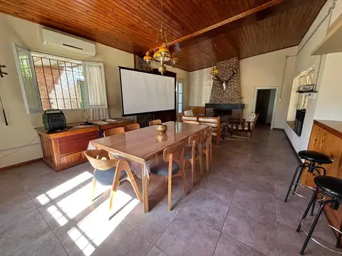 Casa en Venta con 2 cocheras