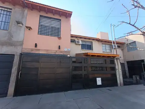 VENTA HERMOSA CASA DUPLEX EN GODOY CRUZ
