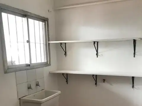 Depto Tipo Casa en Alquiler en Sarandi, $ 750.000