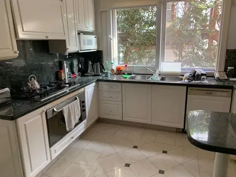 Casa 7 ambientes con 6 baños