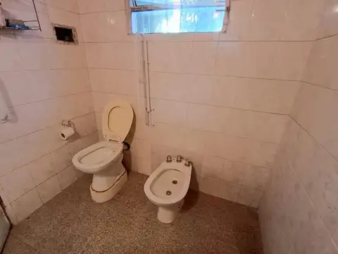 Casa 5 ambientes con 4 baños