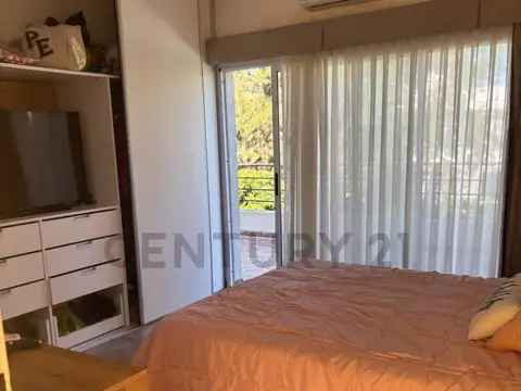 Casa en Alquiler con 1 cochera