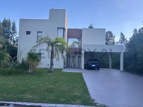 ALQUILER - Casa en alquiler con jardín y piscina