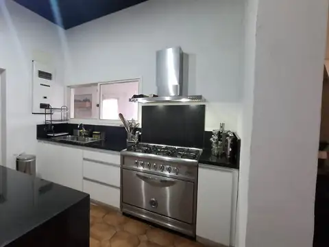 Venta Casa de categoria Los Hornillos lote 2650m2