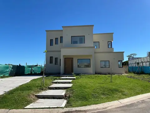 Casa en Venta en Barrio Santa Elisa, Pilar del Este, Pilar