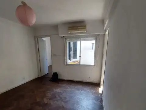 PH DE 3 AMBIENTES CON TERRAZA PROPIA. 2° PISO POR ESCALERA. EXCELENTE UBICACIÓN. ANTIGUO