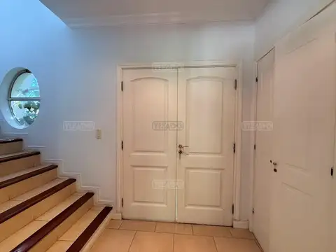 Casa 5 ambientes con 4 baños