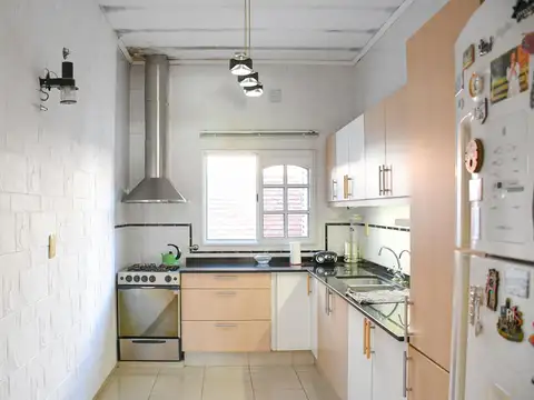 Casa 7 ambientes con 2 baños