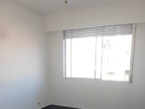 Depto Tipo Casa en Alquiler en Coghlan, $ 1.100.000