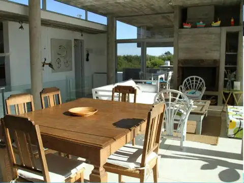 Casa 4 ambientes con 4 baños