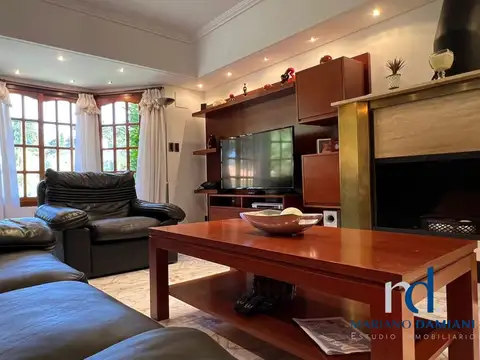 Casa 6 ambientes con 5 baños