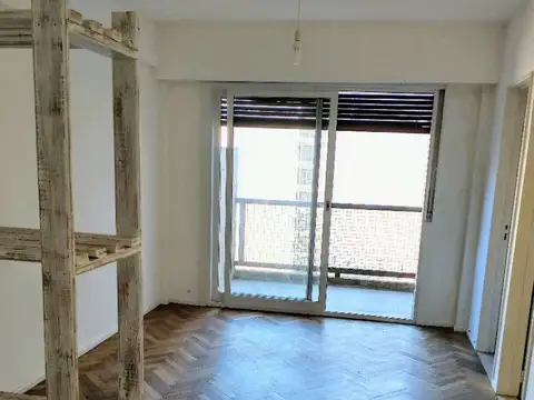 Paraguay 4000, Piso 8