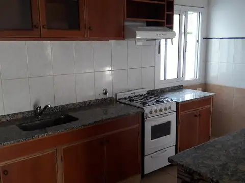 Departamento en Alquiler en Parque Chacabuco, $ 630.000