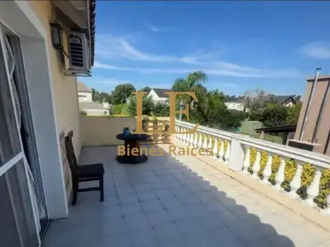 Casa 5 ambientes con 3 baños