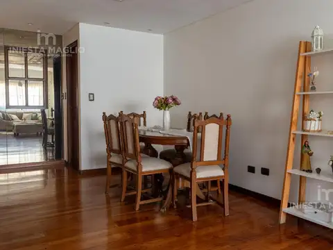 Depto Tipo Casa en Venta en Flores, USD 398.000
