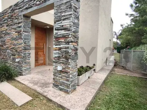 SE ALQUILA CASA EN FINCAS DEL SUR II