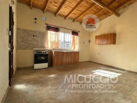 Casa 3 ambientes con 1 baño