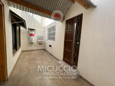 Casa en Alquiler con 1 cochera