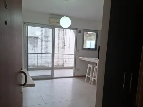 Aráoz 100, Piso 1