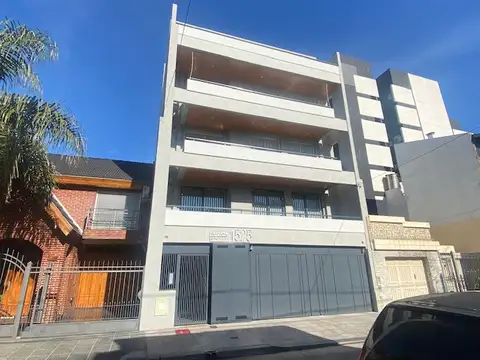 Departamento 2 Ambientes con gran  Patio en Planta Baja