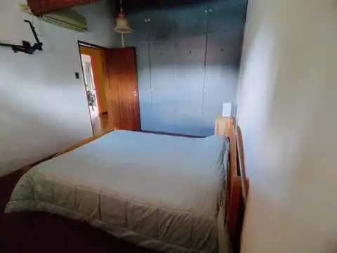 CHALET 8 AMBIENTES EN VENTA EN ADROGUE CON PARQUE