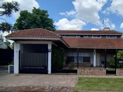 CHALET 8 AMBIENTES EN VENTA EN ADROGUE CON PARQUE