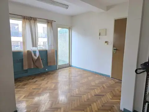 Balvanera, Once, venta oficina  piso alto luz 
