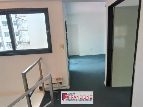 Oficina a la venta, 2 cocheras, Microcentro.