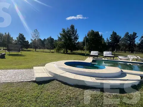Casa en Venta con 2 cocheras