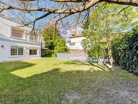 Casa en Venta con 4 cocheras