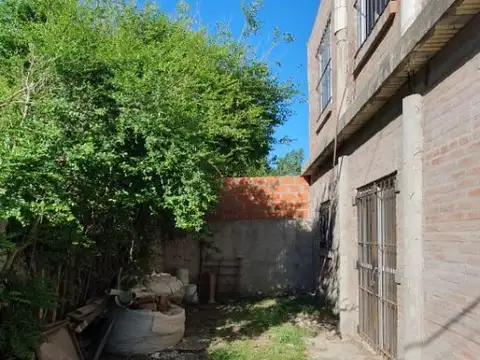 Lote en PH con mejoras, 10 x 10