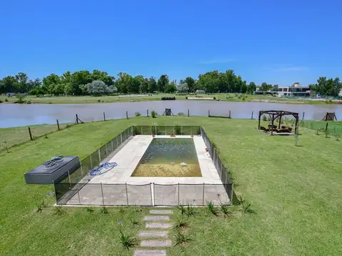 Casa en Alquiler con 2 cocheras