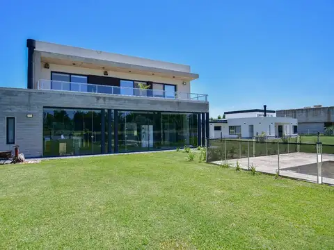 Casa 7 ambientes con 3 baños