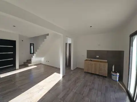 Casa 5 ambientes con 2 baños