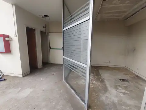 Local comercial de oficinas sobre Avenida, CABA