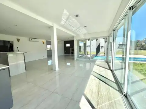 Casa en Alquiler de 4 dormitorios