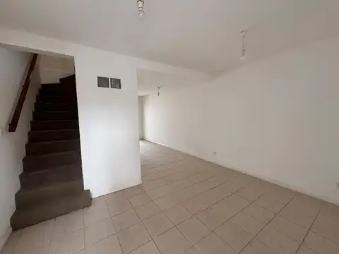 Depto Tipo Casa en Alquiler de 2 dormitorios