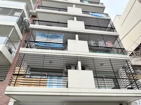 Excelente departamento 2 ambientes contrafrente con balcon.