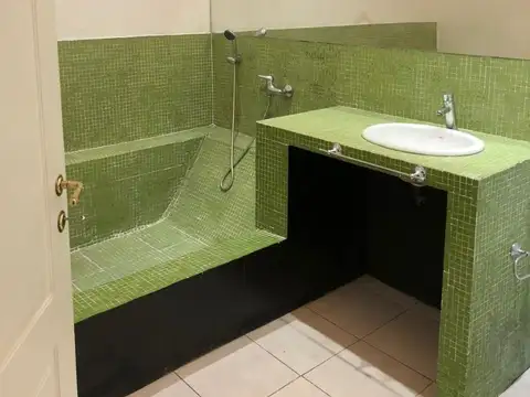 Av. de mayo 1100, Centro.