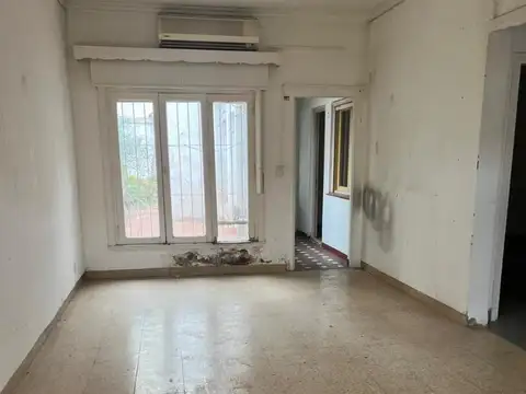 Casa 3 ambientes con 2 baños