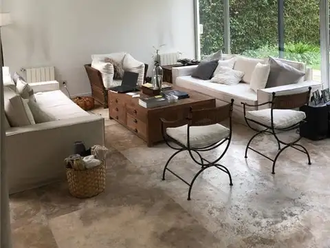 Casa en Venta con 4 cocheras