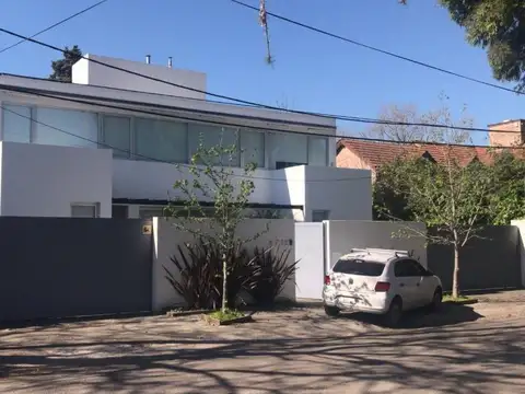 Casa 7 ambientes La Horqueta