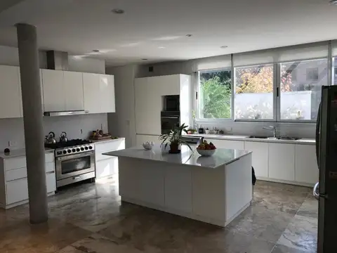 Casa 7 ambientes con 6 baños
