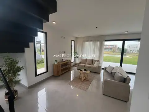 Casa en Venta en Terralagos, USD 520.000