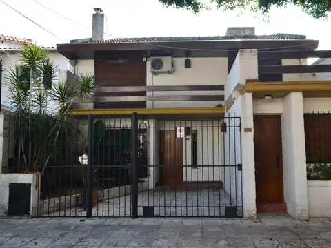 Venta casa 4 amb La Lucila cochera patio dependenc