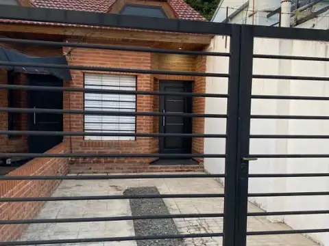 DUPLEX DE 2 AMBIENTES CON COCHERA Y PATIO - VILLA LUZURIAGA